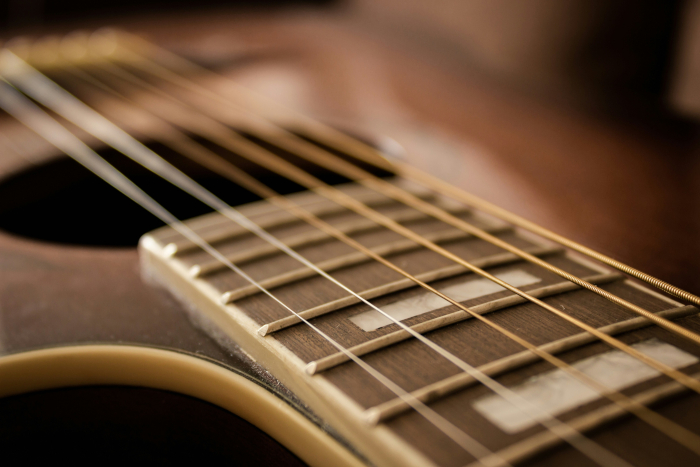 Tabulatury gitarowe – jak czytać, grać i ćwiczyć? Praktyczny przewodnik dla początkujących